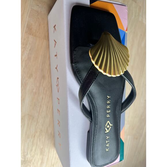 Katy Perry Camie Shell Slip On Thong Flat Sandals Black Womens Size 5M NWT - Picture 2 of 6
